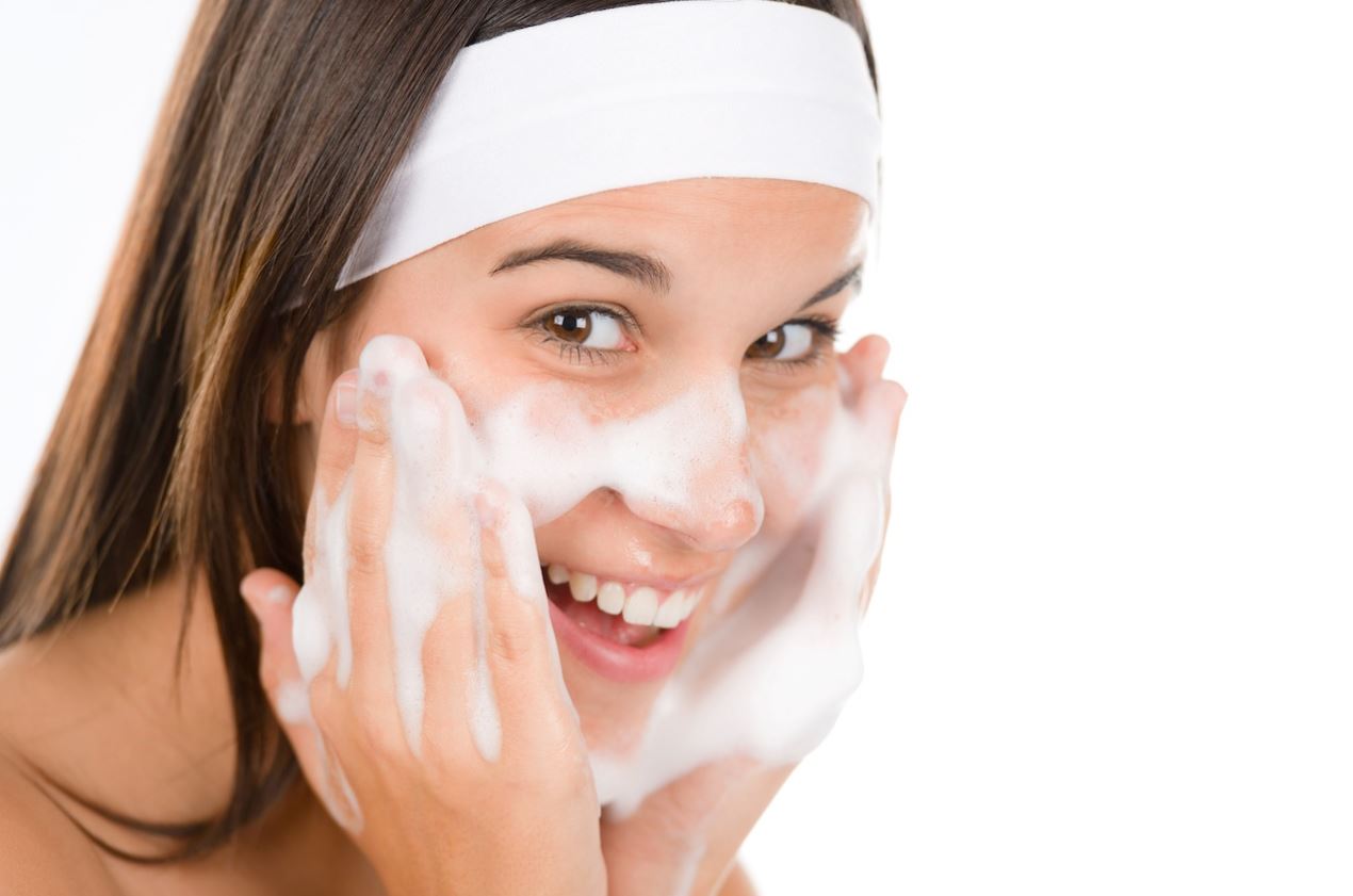 Gel rửa mặt, tẩy da chết và mặt nạ Eveline Pure Control ngăn ngừa mụn 3 tác động 200ML 1